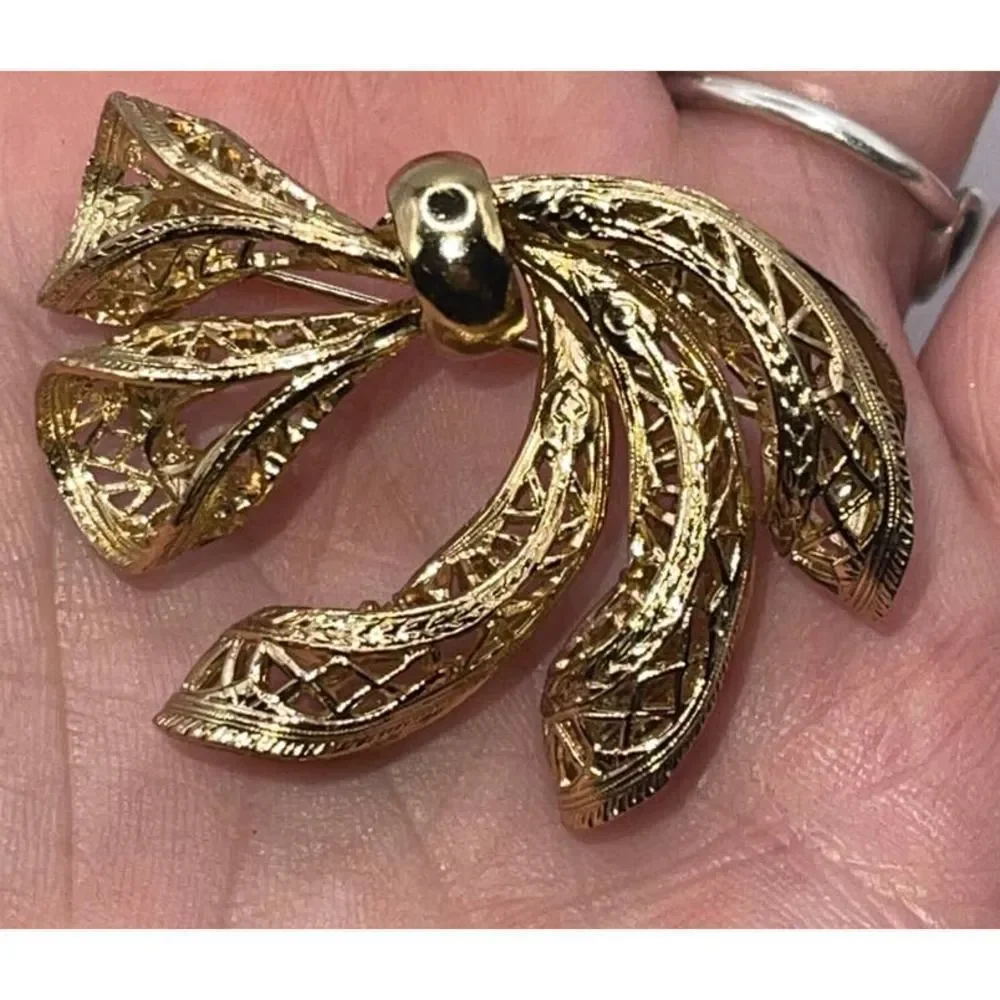 Vintage Corocraft‎ Filigree Gold Tone Bow Brooch Pin